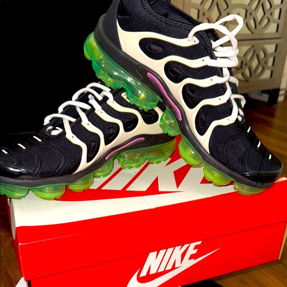 Men’s Nike, VAPORMAX PLUS….🔥 size 9